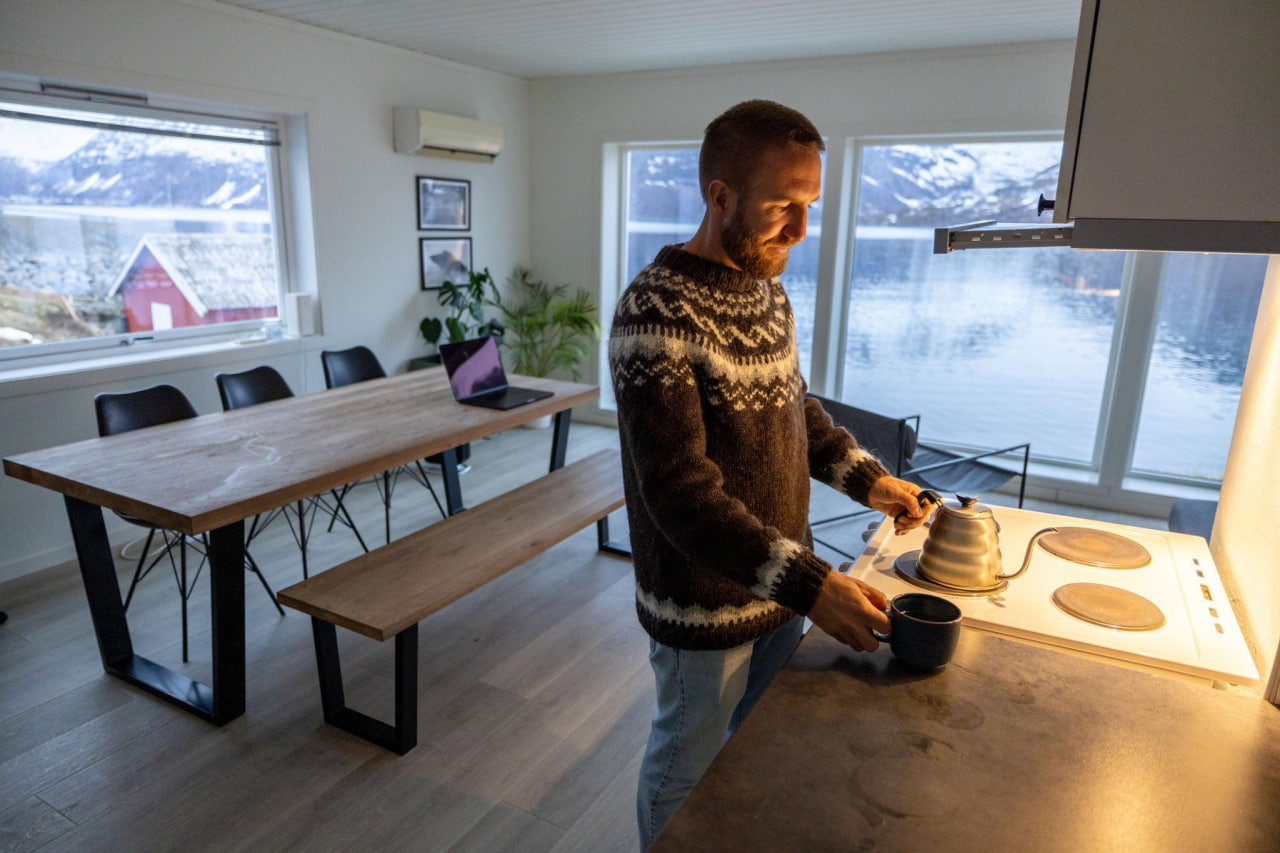 Sval silverton som speglar Alpha Drives lugna vardagsrutin